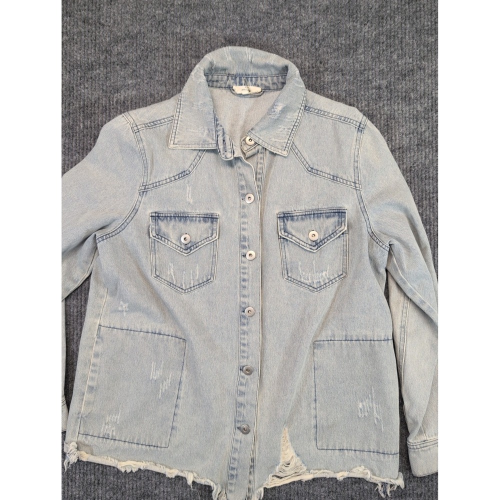 Entro Women's Denim Shacket Size Medium Color Blue Distressed